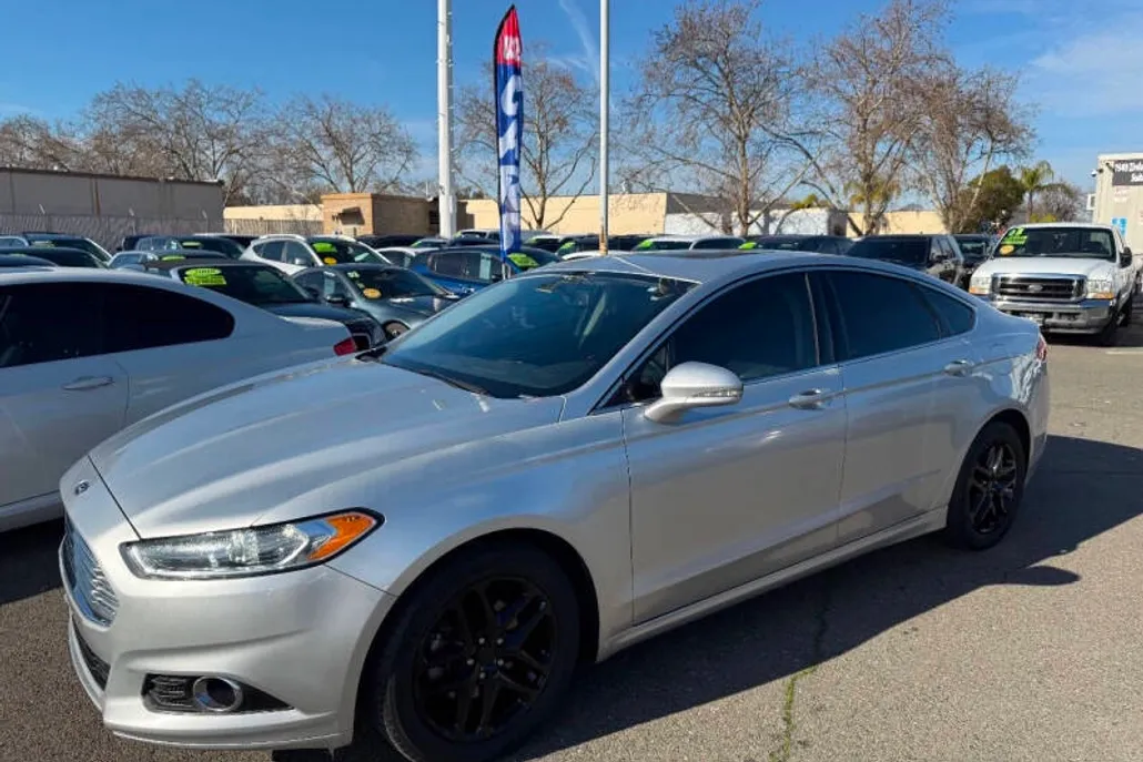 2016 Ford Fusion SE photo 1