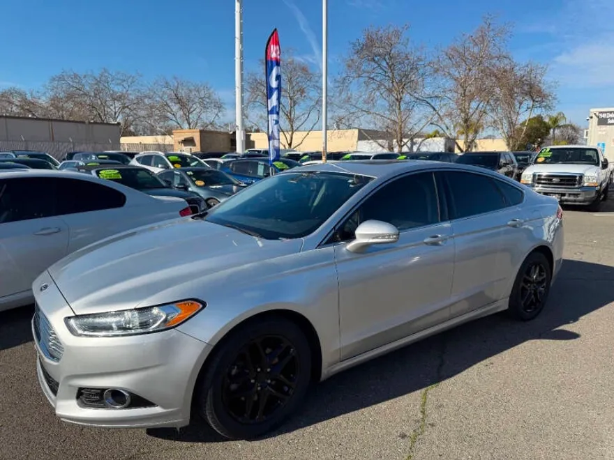 2016 Ford Fusion SE photo 1