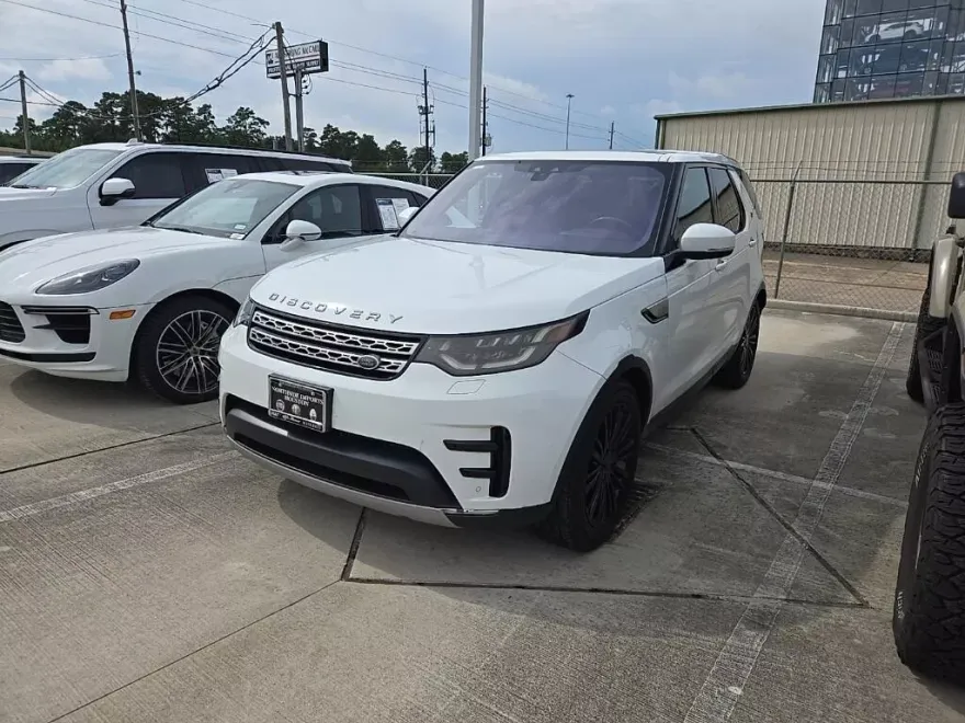 2017 Land Rover Discovery HSE photo 1