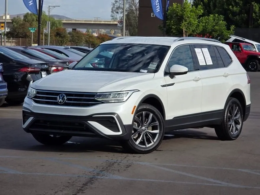 2023 Volkswagen Tiguan SE photo 1