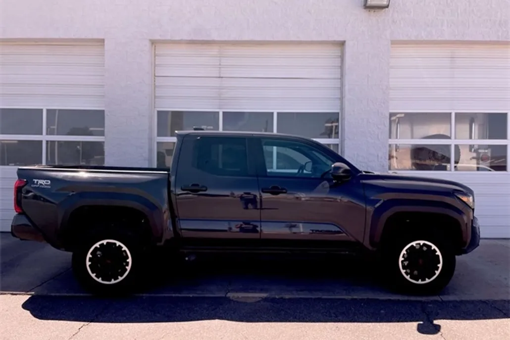 2024 Toyota Tacoma TRD Off-Road photo 1