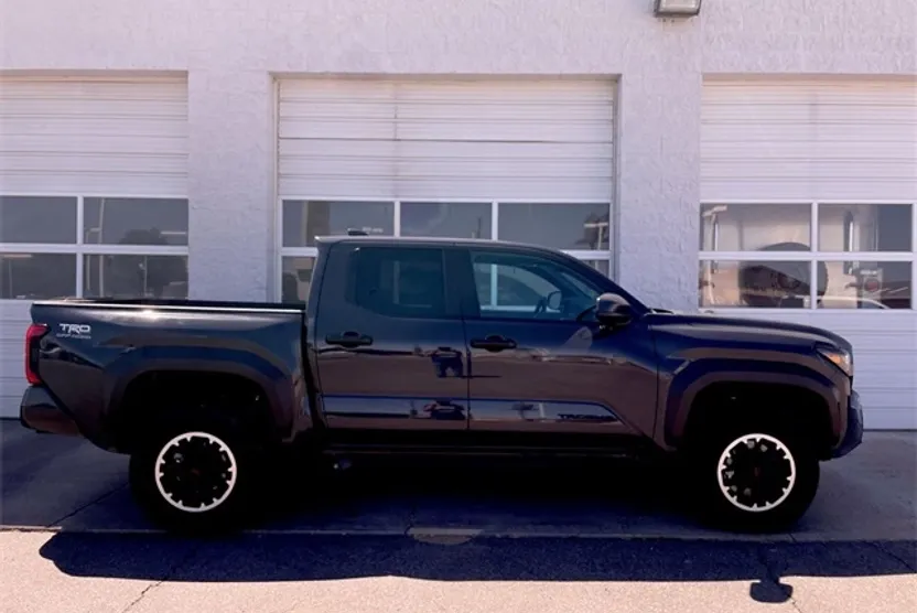 2024 Toyota Tacoma TRD Off-Road photo 1