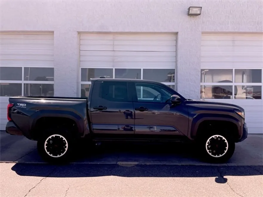 2024 Toyota Tacoma TRD Off-Road photo 1