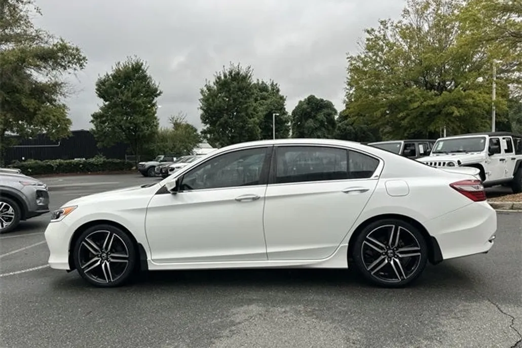 2017 Honda Accord Sport photo 1