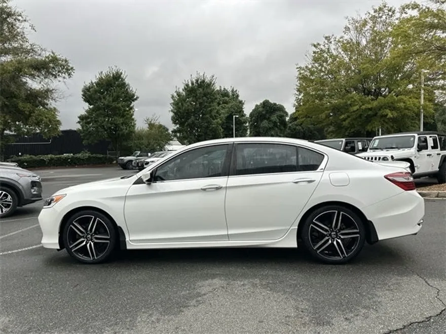 2017 Honda Accord Sport photo 1