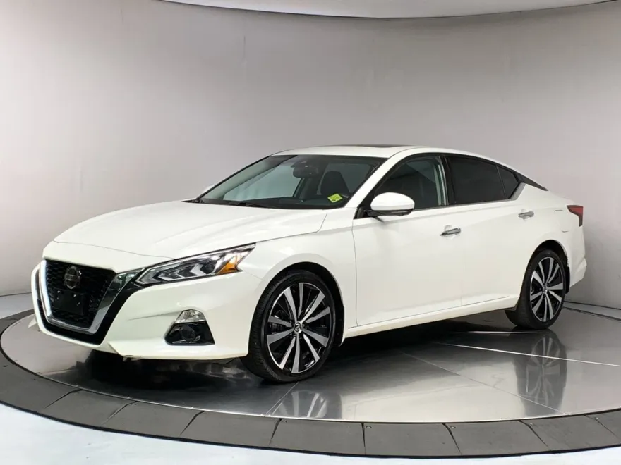 2022 Nissan Altima 2.5 Platinum photo 1