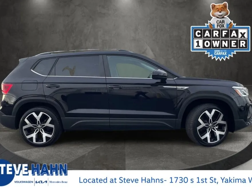 2022 Volkswagen Taos SEL photo 1