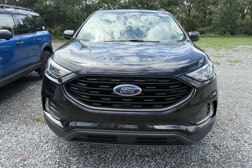 2024 Ford Edge SEL photo 1