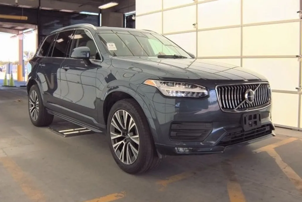 2021 Volvo XC90 T5 Momentum photo 1