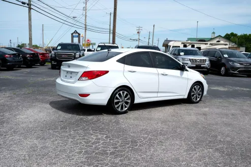 2017 Hyundai Accent Value Edition photo 3