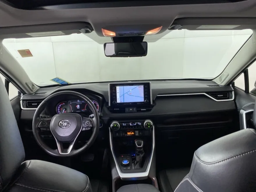 2019 Toyota RAV4 Limited photo 1
