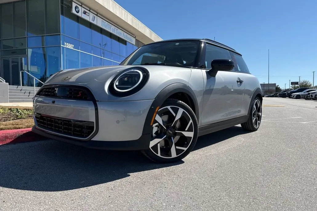 2025 Mini Cooper S Iconic photo 1