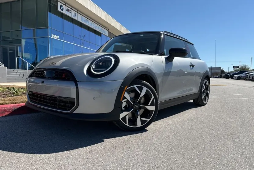 2025 Mini Cooper S Iconic photo 1