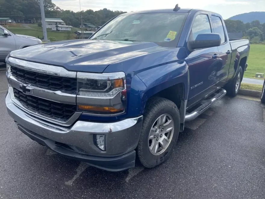 2018 Chevrolet Silverado 1500 LT photo 1