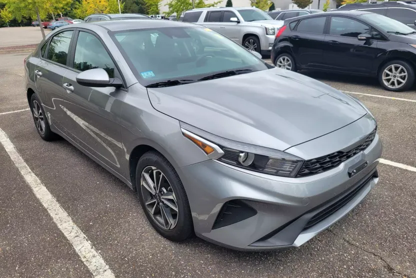 2022 Kia Forte LXS photo 1