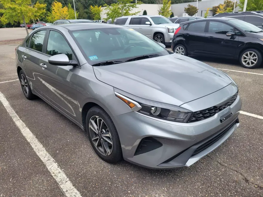2022 Kia Forte LXS photo 1