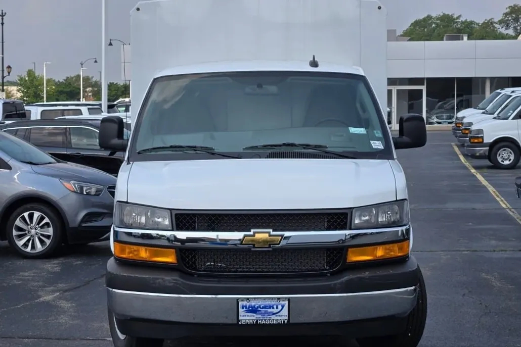 2025 Chevrolet Express 3500 Cutaway Van photo 1