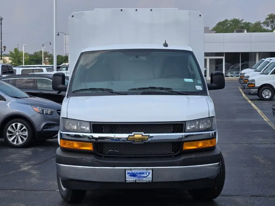 2025 Chevrolet Express 3500 Cutaway Van photo 1