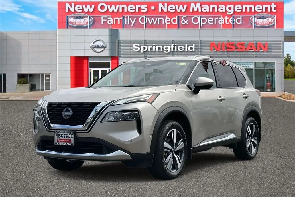2023 Nissan Rogue Platinum photo 1