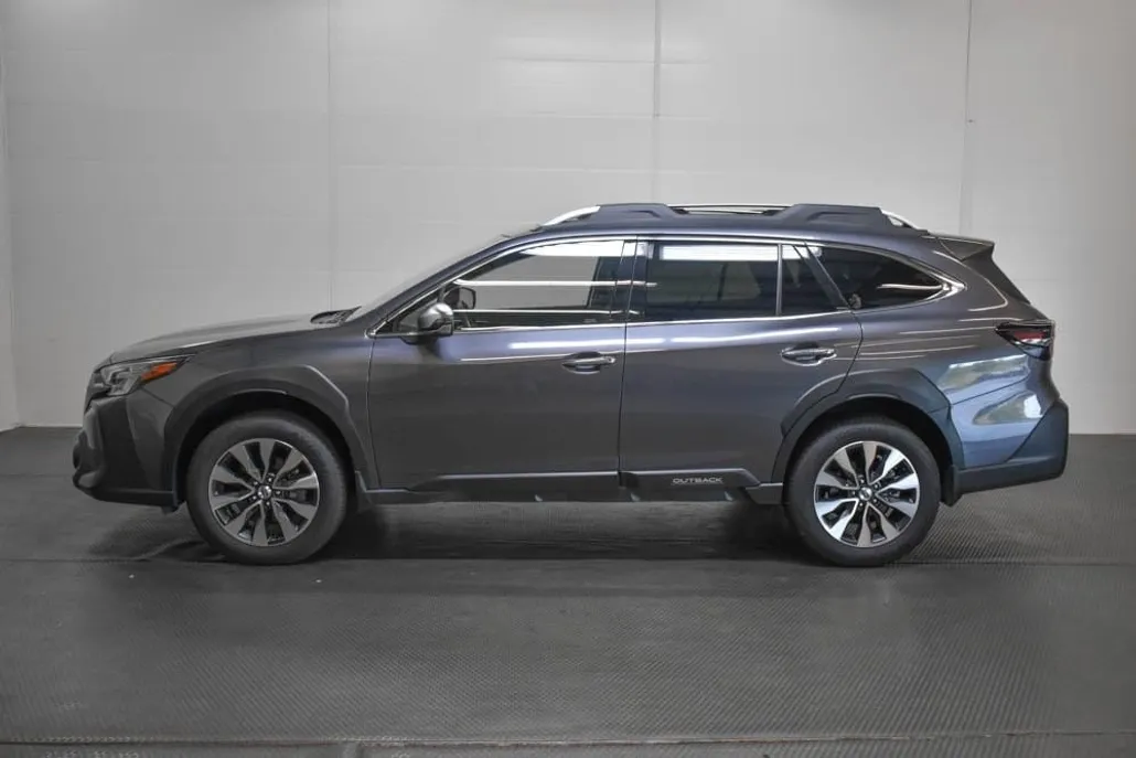 2025 Subaru Outback Touring XT photo 1