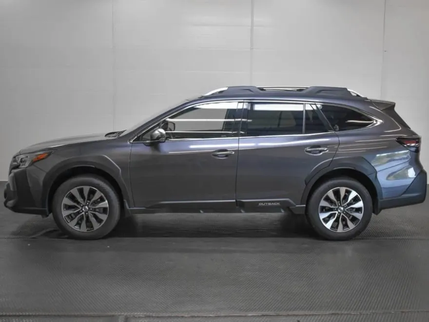 2025 Subaru Outback Touring XT photo 1