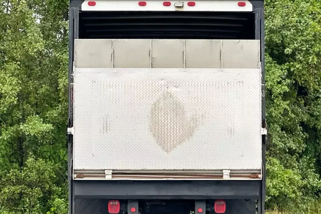 2002 Isuzu NPR photo 1