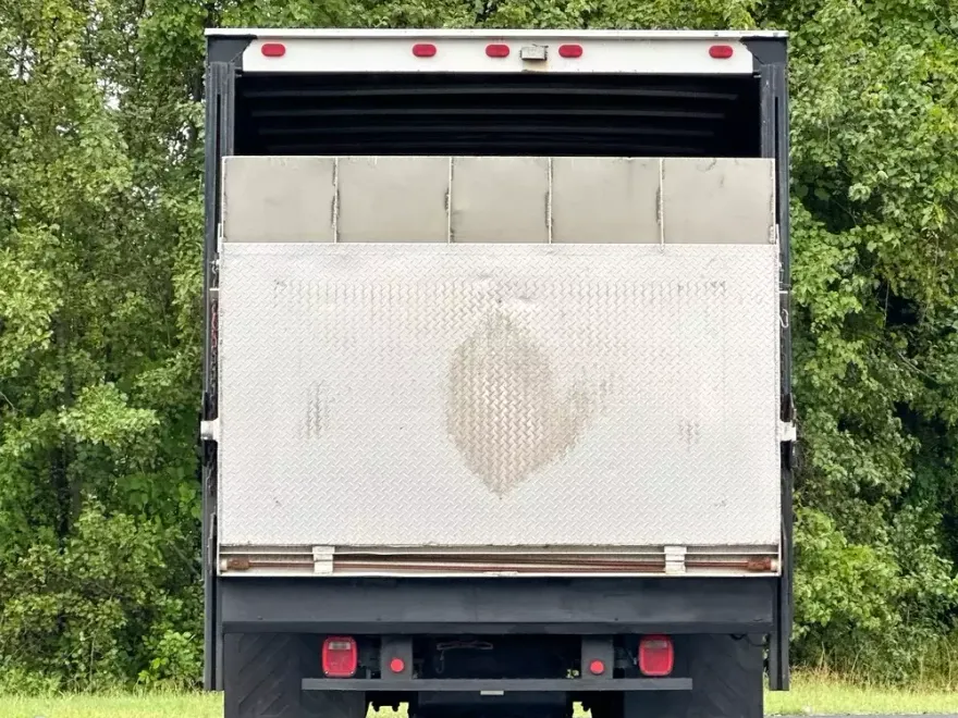 2002 Isuzu NPR photo 1