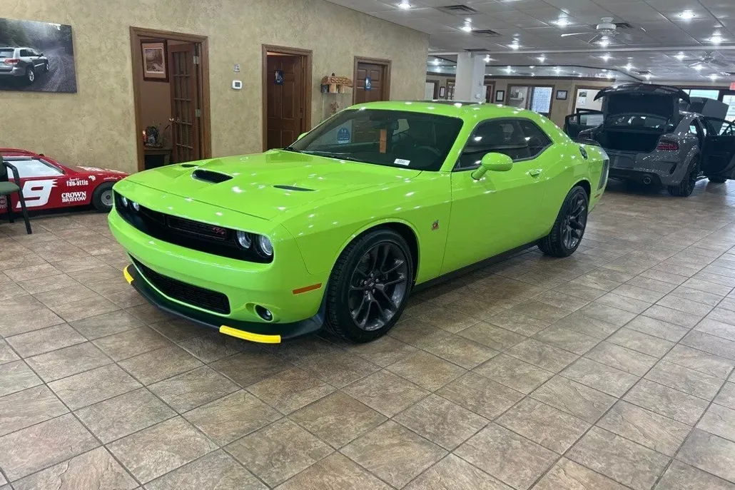 2023 Dodge Challenger R/T Scat Pack photo 1