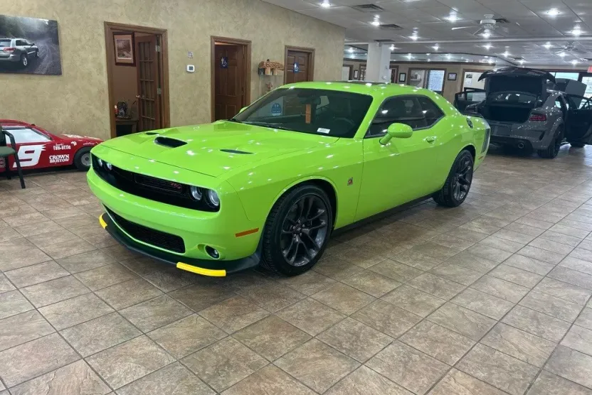 2023 Dodge Challenger R/T Scat Pack photo 1