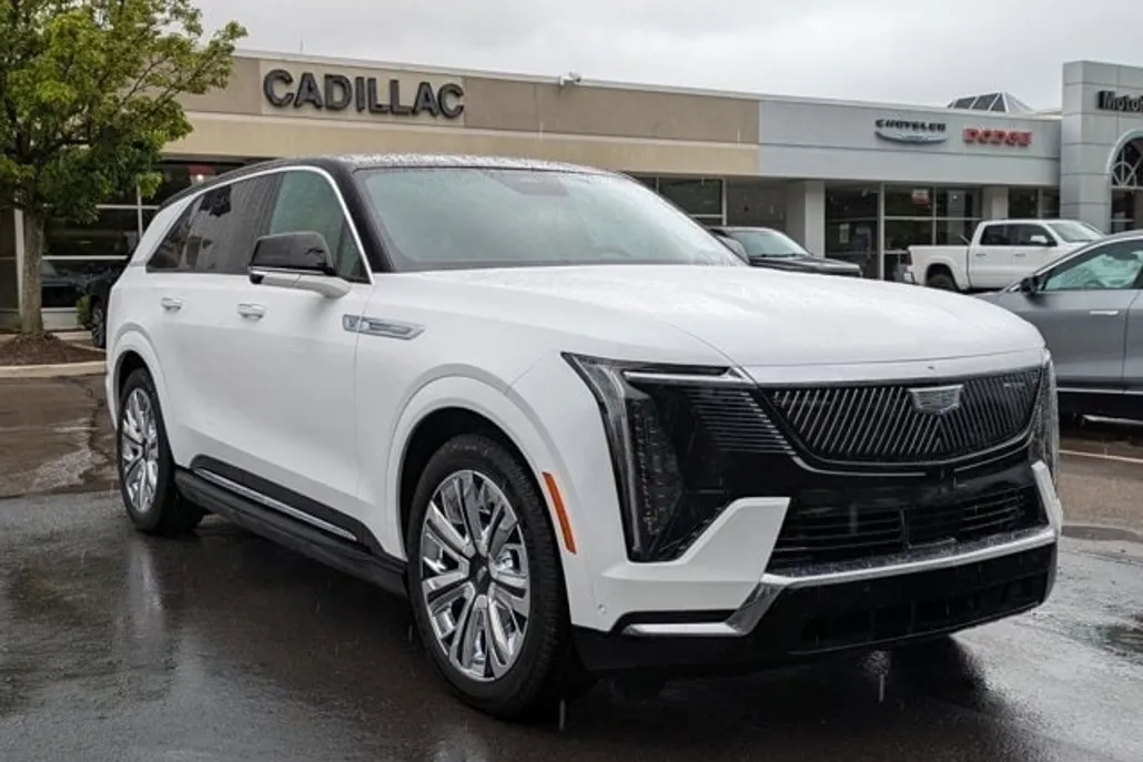 2025 Cadillac Escalade IQ Luxury photo 1