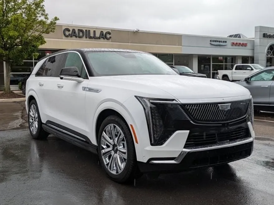 2025 Cadillac Escalade IQ Luxury photo 1