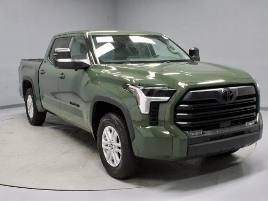 2023 Toyota Tundra SR5 photo 1