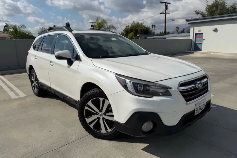 2018 Subaru Outback 3.6R Limited photo 1