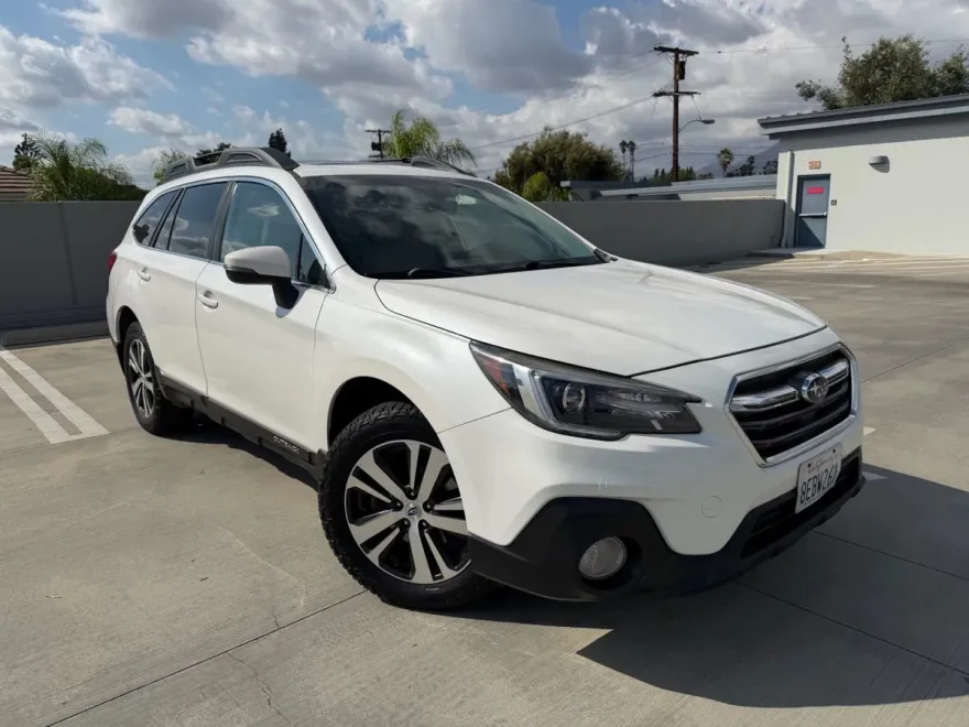 2018 Subaru Outback 3.6R Limited photo 1