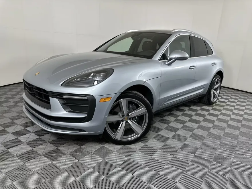 2025 Porsche Macan T photo 1