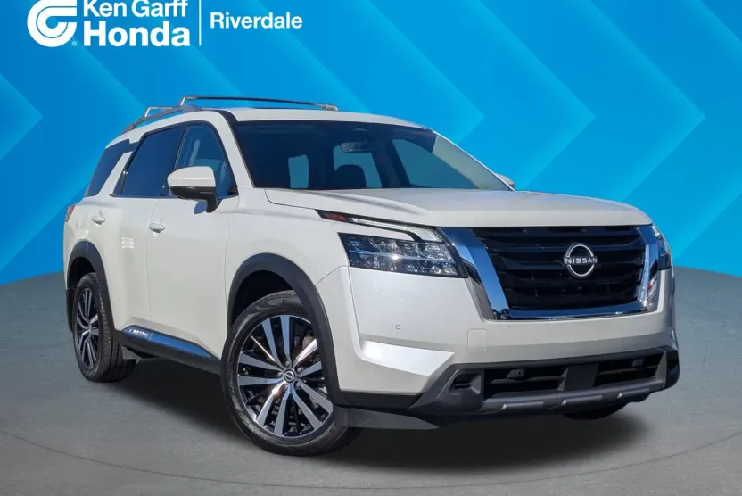 2023 Nissan Pathfinder Platinum photo 1