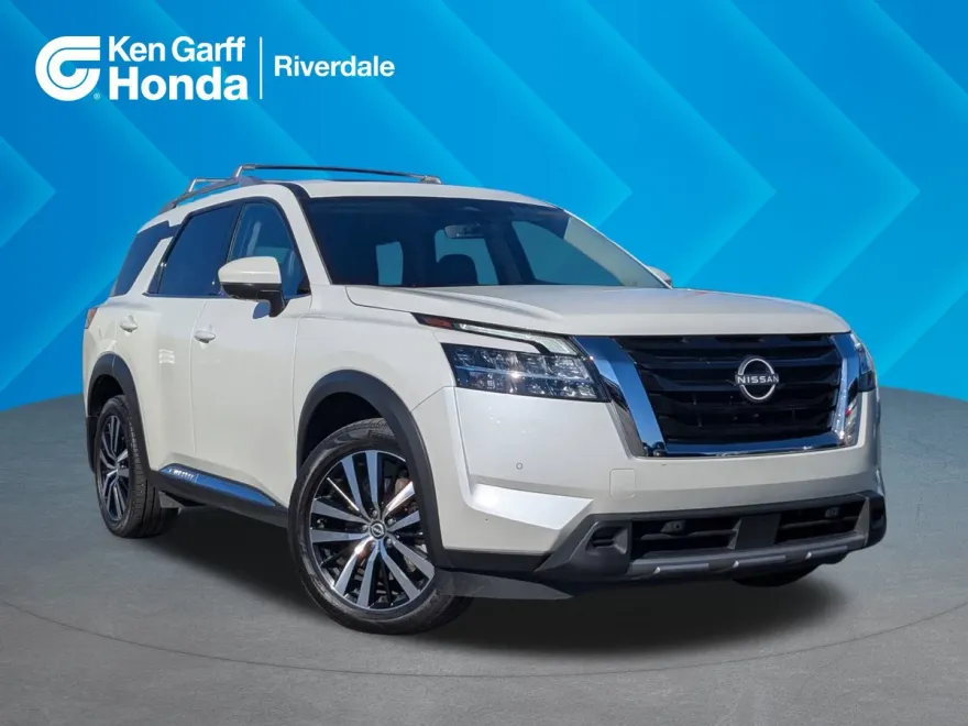 2023 Nissan Pathfinder Platinum photo 1