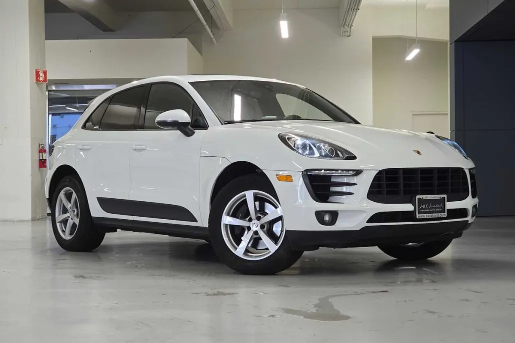 2017 Porsche Macan Base photo 1