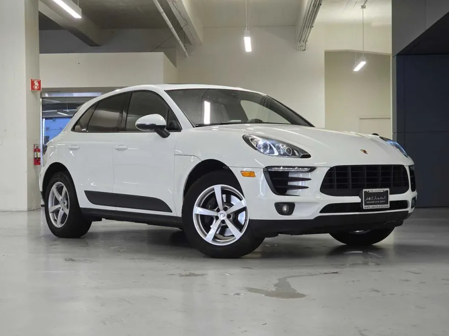 2017 Porsche Macan Base photo 1