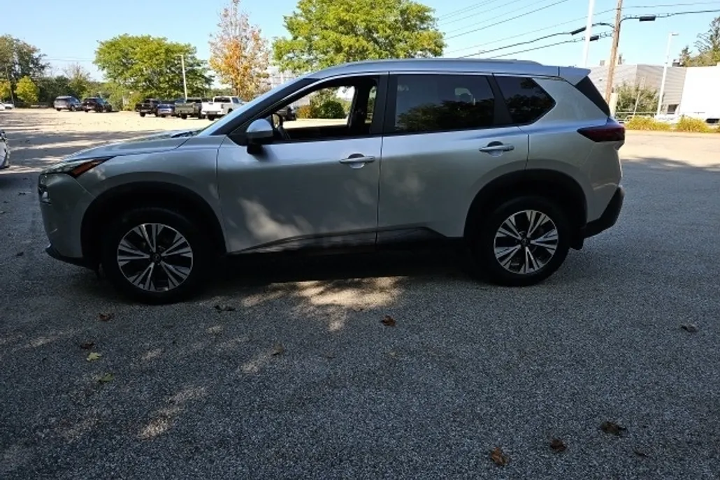 2023 Nissan Rogue SV photo 1
