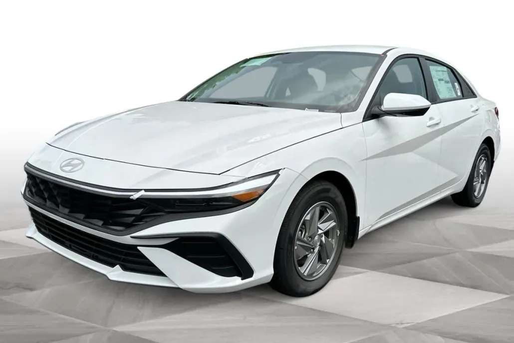 2025 Hyundai Elantra SE photo 1