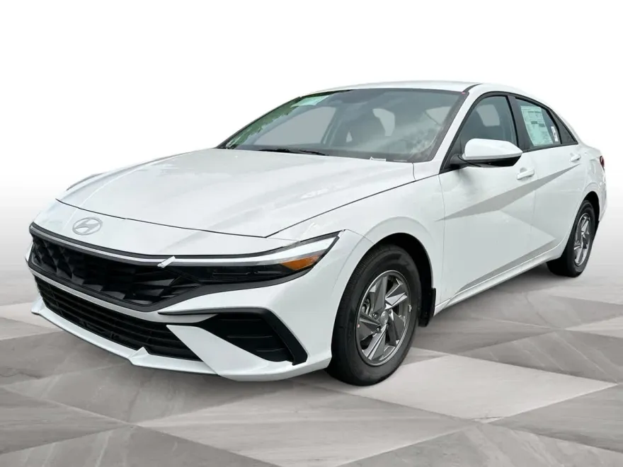 2025 Hyundai Elantra SE photo 1