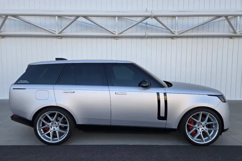 2023 Land Rover New Range Rover SE photo 1
