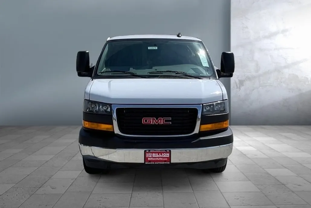 2025 Gmc Savana Cutaway 3500 photo 1