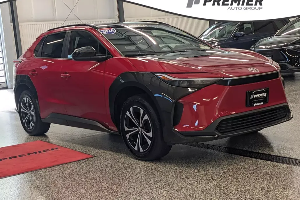2024 Toyota bZ4X XLE photo 1