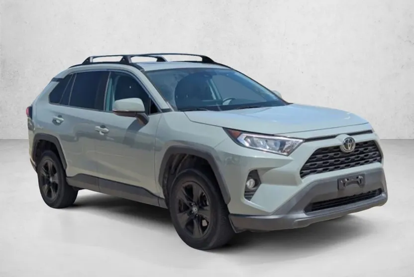 2020 Toyota RAV4 XLE photo 1