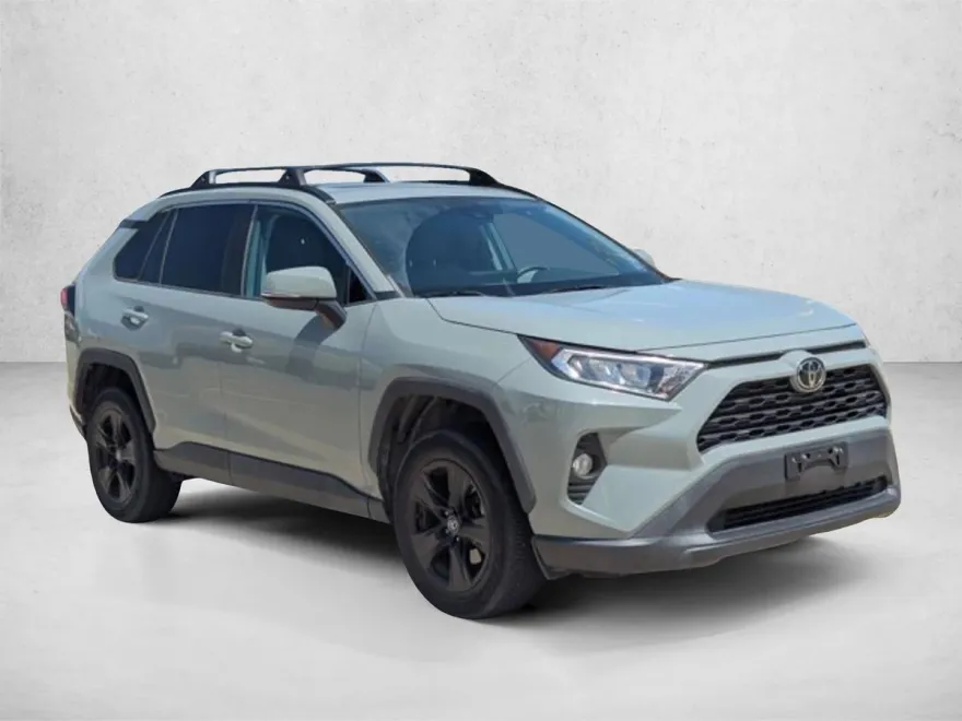 2020 Toyota RAV4 XLE photo 1