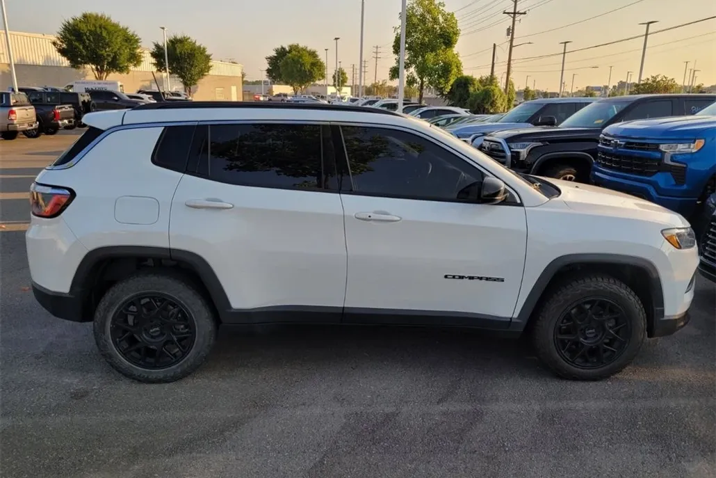 2022 Jeep Compass Latitude photo 1