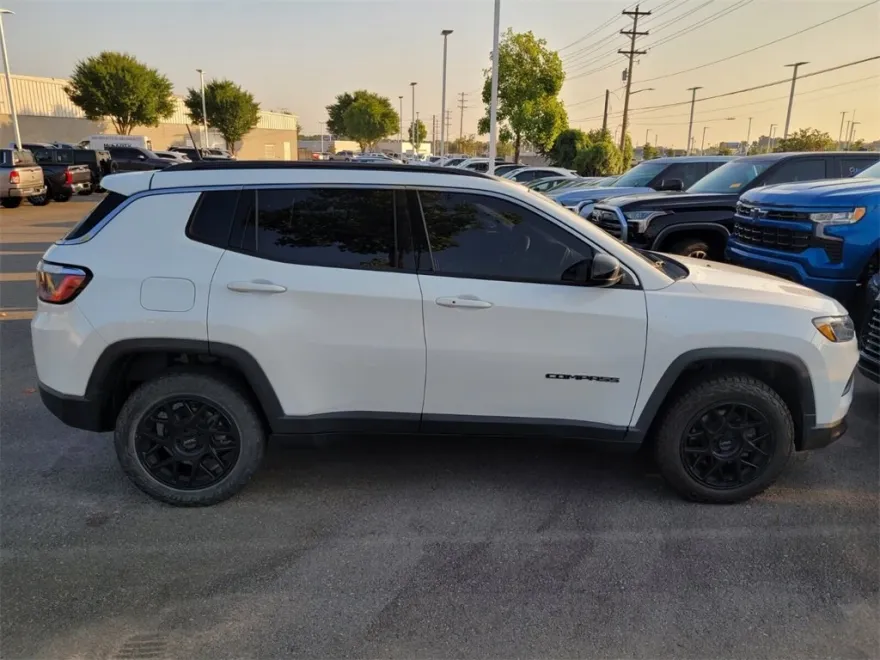 2022 Jeep Compass Latitude photo 1