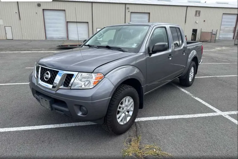 2018 Nissan Frontier SV Crew Cab photo 1